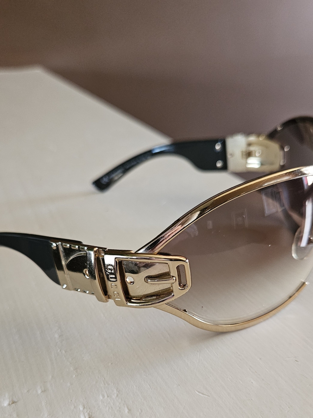 Vintage Gucci Gold Women's Sunglasses with Gradient Brown Lenses